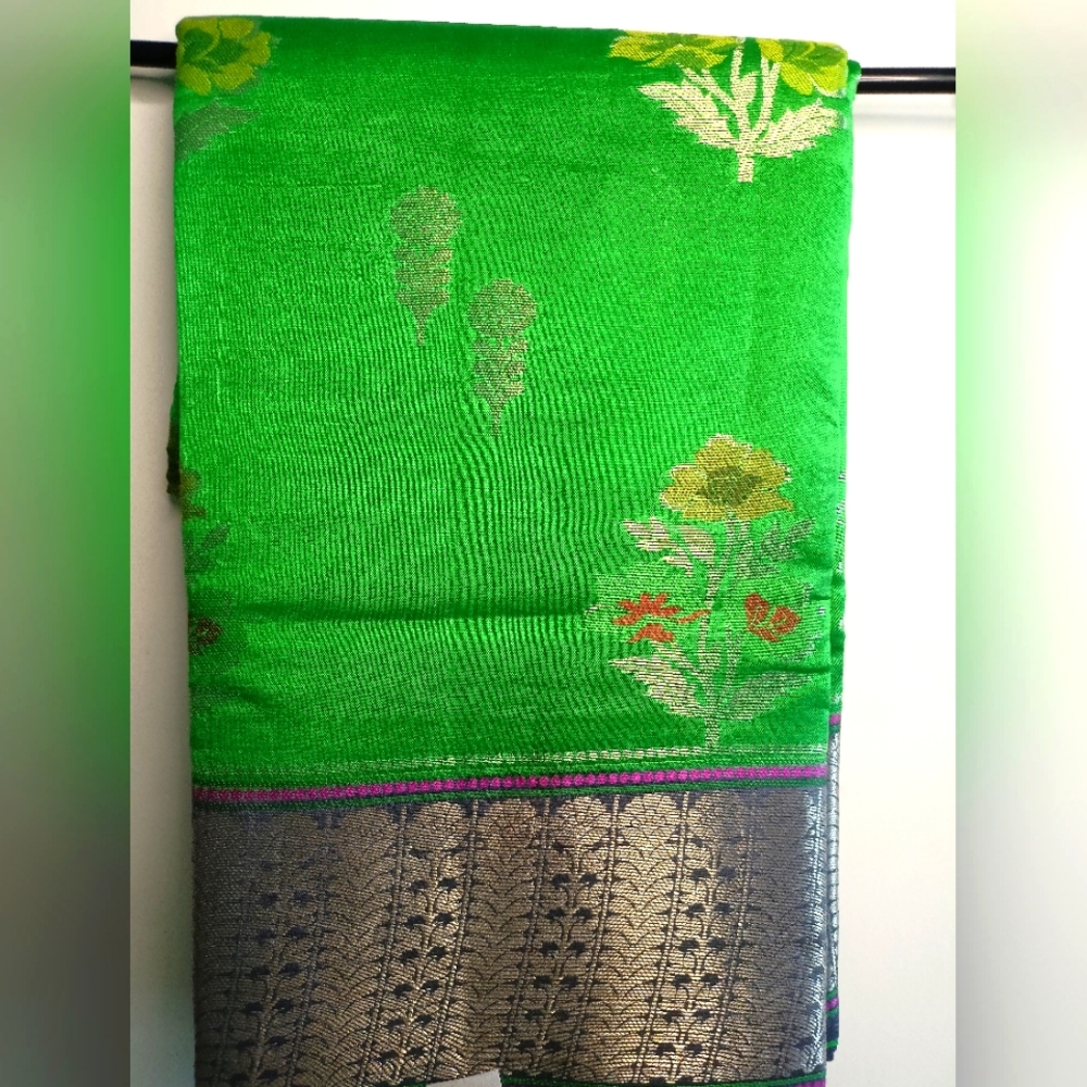 Green pure kanchi silk saree with dark Ash weaving pallu .excellent collection - Picture 1 of 8